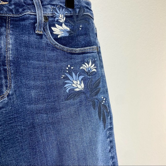 Paige Floral Embroidered Cropped Denim  Mid-Rise Skinny Jeans - Picture 2 of 4